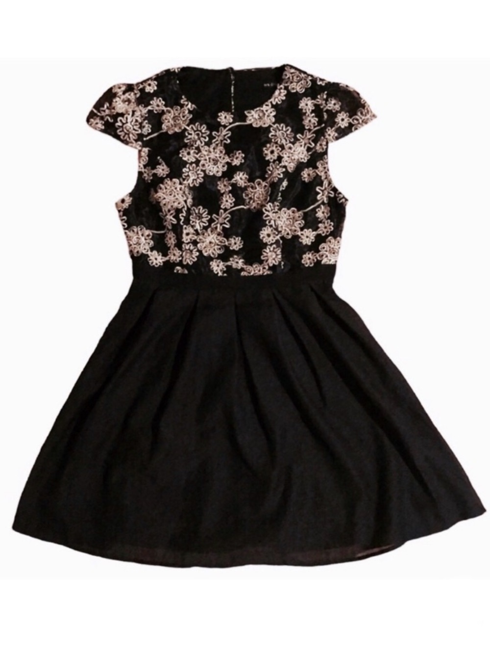 Ark & Co Black and Gold Metallic Cap Sleeve Dress, size M